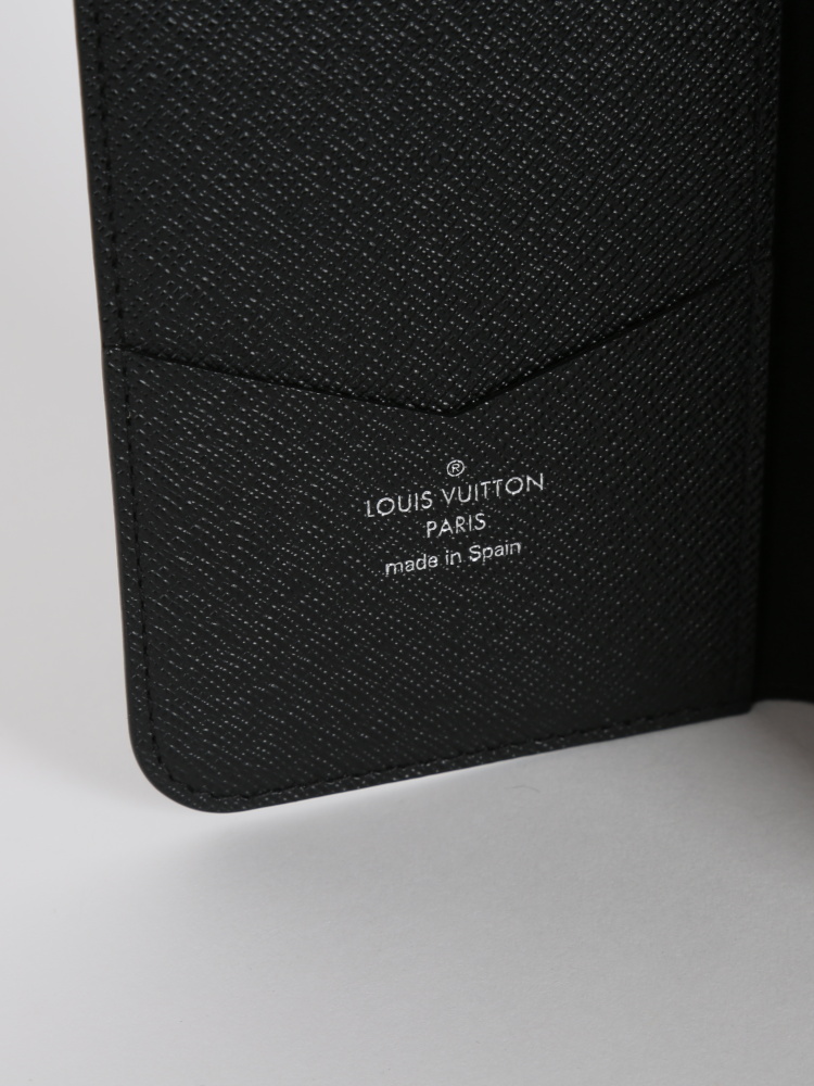 Louis Vuitton iPhone Folio Monogram Eclipse Canvas iPhone 7 Plus Black  861521