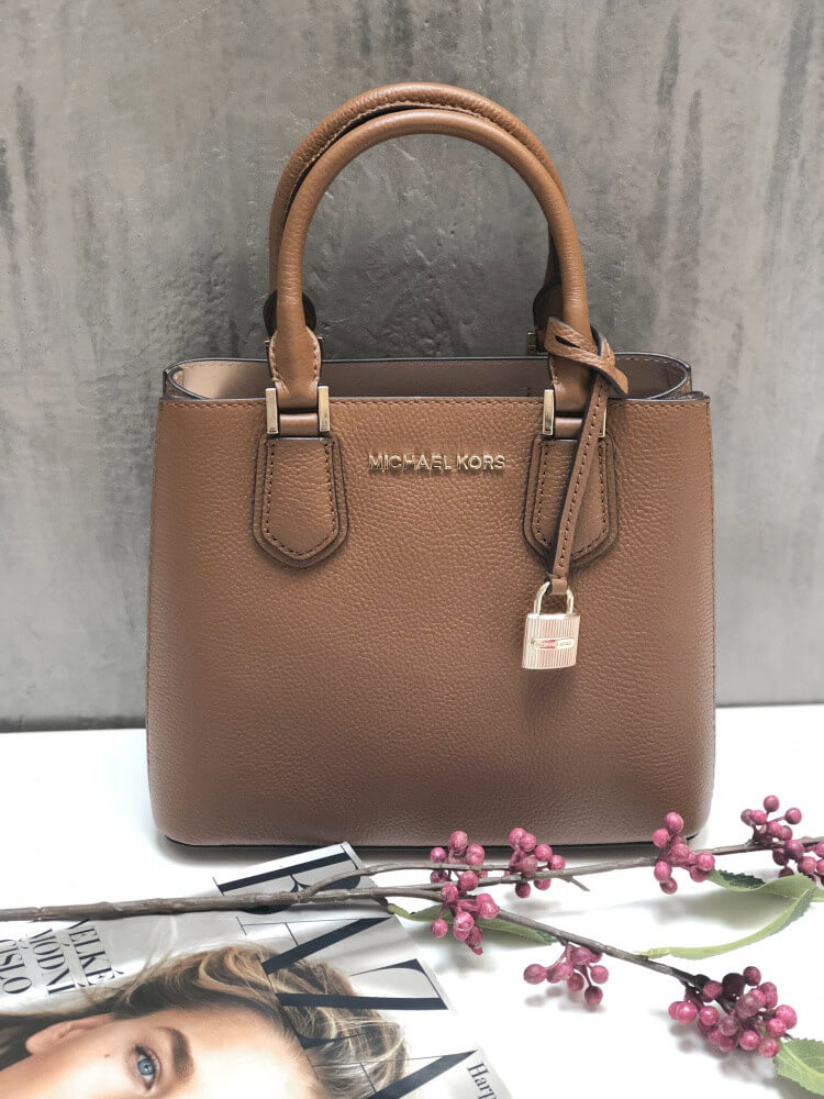 Michael Kors Adele Messenger Brown www.luxurybags