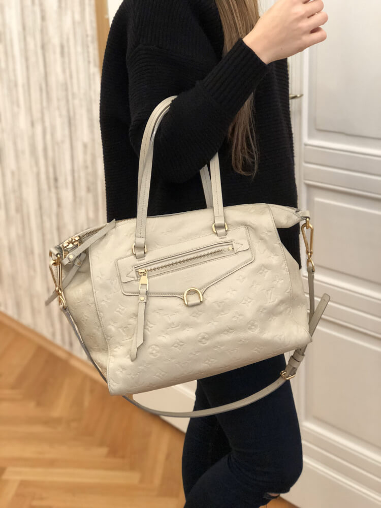 Louis Vuitton Neige Ivory Empreinte Leather Lumineuse PM 2way Bag 29LV –  Bagriculture