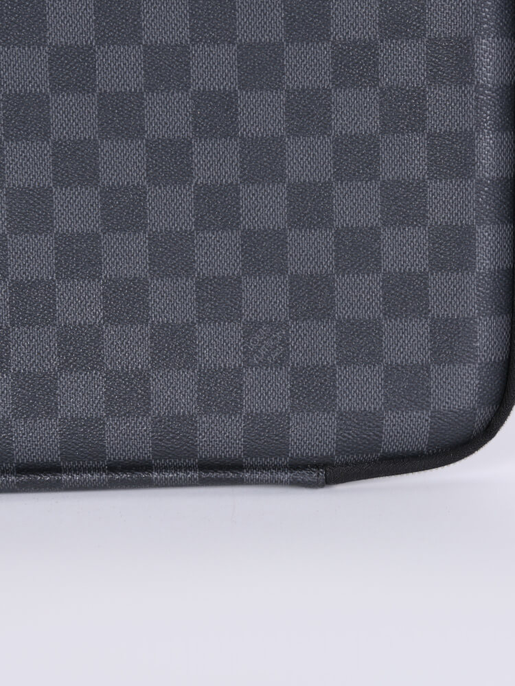 Louis Vuitton Damier Graphite Horizon Laptop Sleeve – Savonches