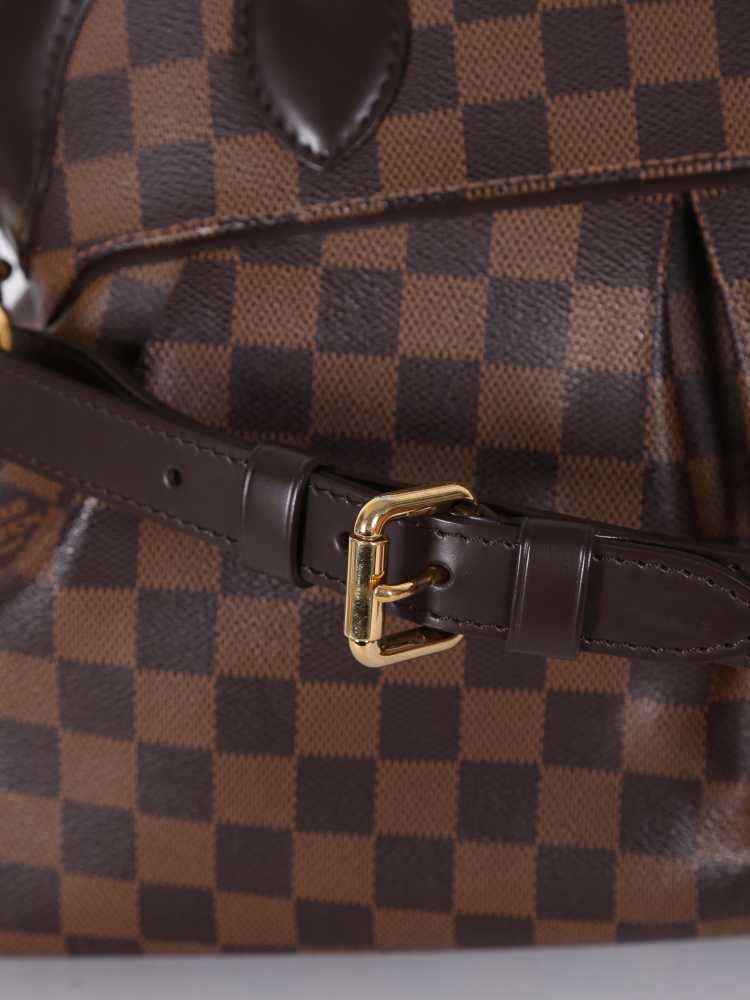 LOUIS VUITTON. Bag Trevi PM in Damier canvas and choco…