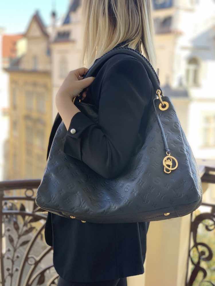 Sac Artsy MM en cuir empreinte bleu Louis Vuitton - Seconde Main / Occasion  – Vintega