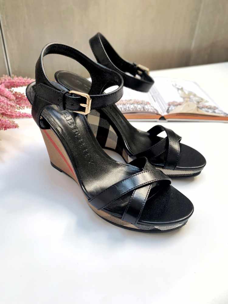 Burberry Rastrickson Leather House Check Wedge Sandals Black 38 www.luxurybags