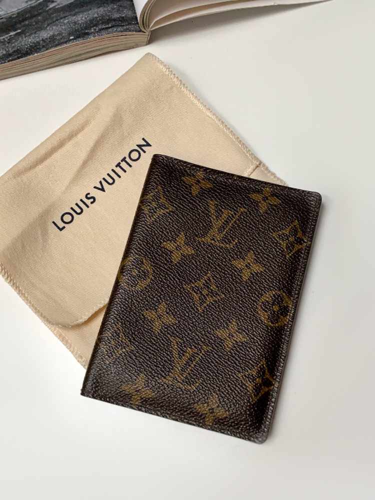 Louis Vuitton Addicted: Monogramouflage Passport Cover