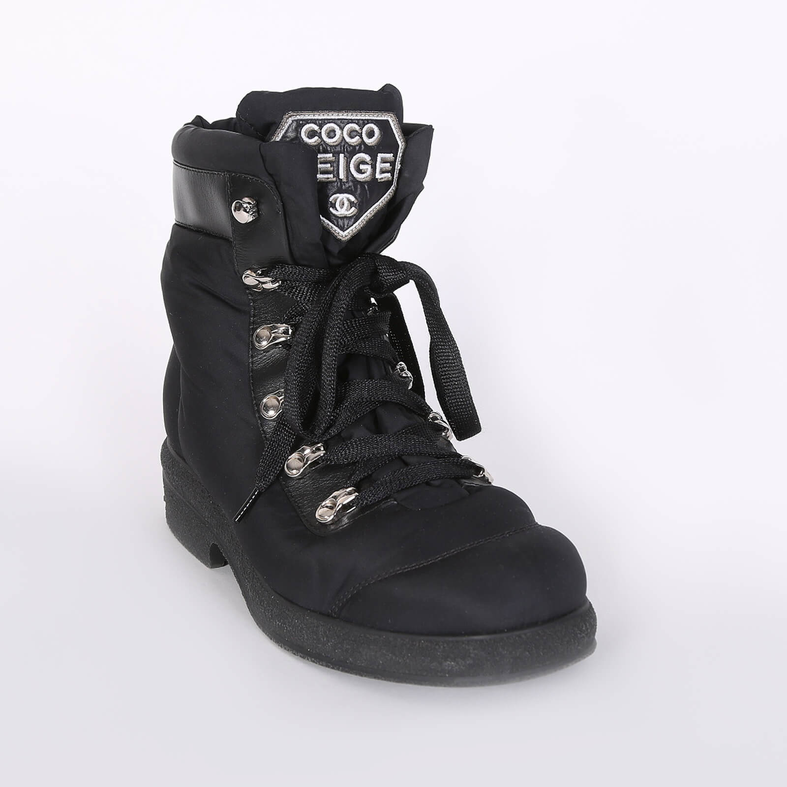 Chanel - Coco Neige Nylon Puffer Ski Boots Black 37,5 | www.luxurybags.de