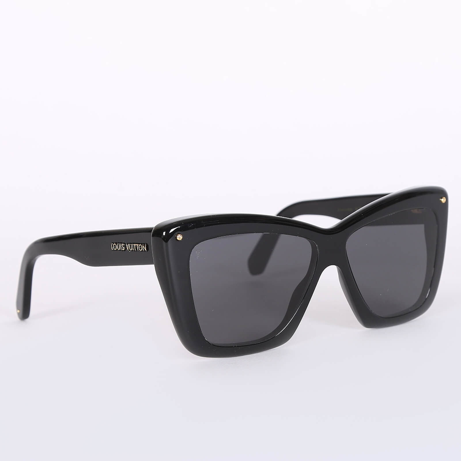 Louis Vuitton Manhattan Oversized Cat Eye Sunglasses Black www.luxurybags