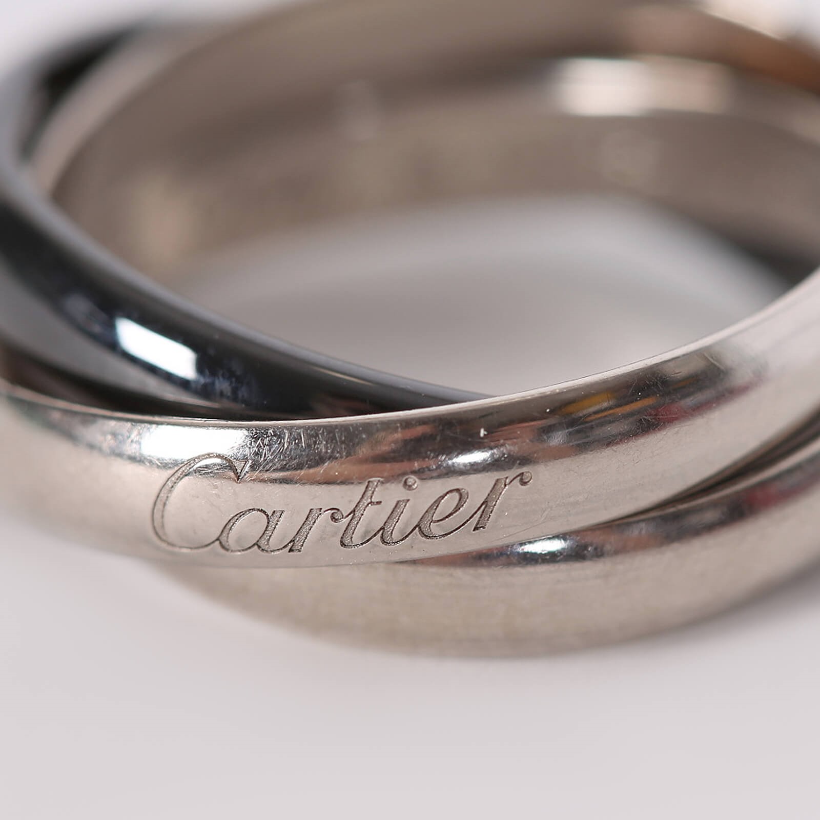 Cartier Trinity De Cartier 750 1000 White Gold Ceramic Ring 58 www.luxurybags