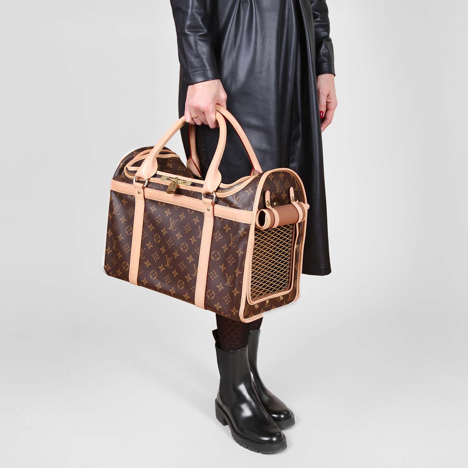 Louis Vuitton Dog Travel Bag 40 Monogram Canvas www.luxurybags